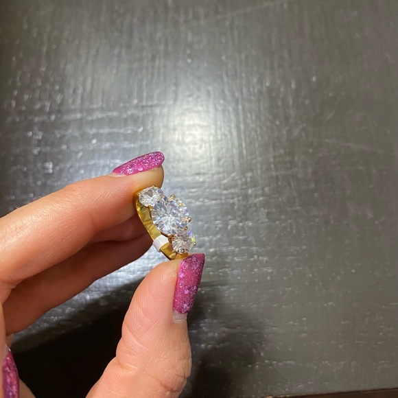 stainless steel ring w 3 AAA cubic zirconia Stones - Picture 7 of 8